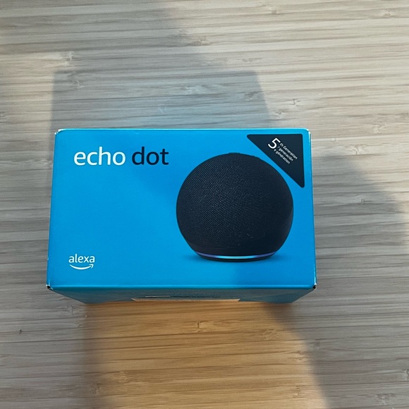 Amazon Echo Dot 5Th Generation - Picture 1 of 4